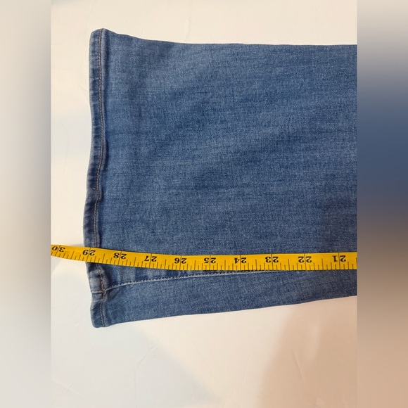 American Eagle Jeans Medium Wash Stretch Denim Casual Flare Fit Size 4 - Picture 9 of 11